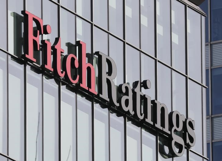 © Reuters. El logo de Fitch Ratings es visto en sus oficinas del distrito financiero Canary Wharf en Londres. Fotografía de archivo