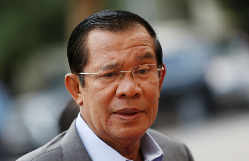 © Reuters. Cambodia's Prime Minister Hun Sen arrives to attend the Cambodian People's Party (CPP) congress in Phnom Penh, Cambodia