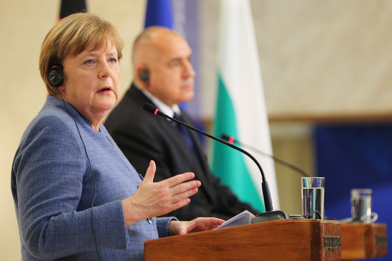 © Reuters. German Chancellor Merkel speaks during a joint news conference with Bulgaria's Prime Minister Borissov in Sofia