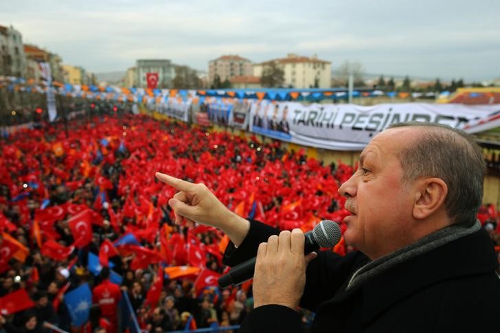 © Reuters. إردوغان يحذر المعارضة الموالية للأكراد من الاحتجاج على عملية عفرين