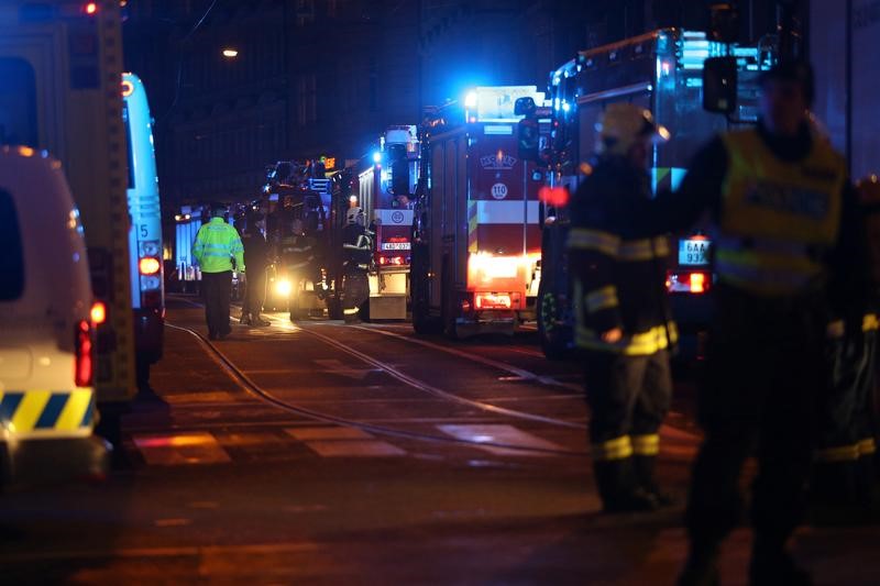 © Reuters. ارتفاع عدد قتلى حريق نشب في فندق بالعاصمة التشيكية إلى أربعة