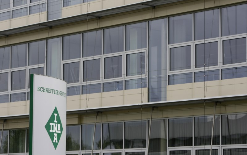 © Reuters. L'ALLEMAND SCHAEFFLER NE SONGE PAS À UNE SCISSION