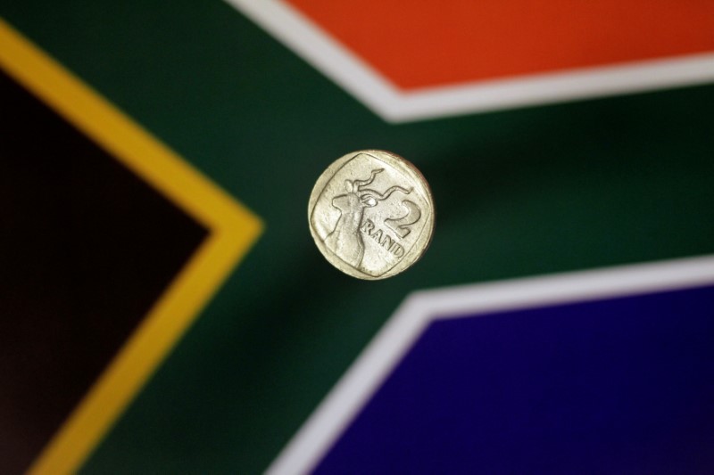 © Reuters. Illustration photo of a two Rand coin from South Africa