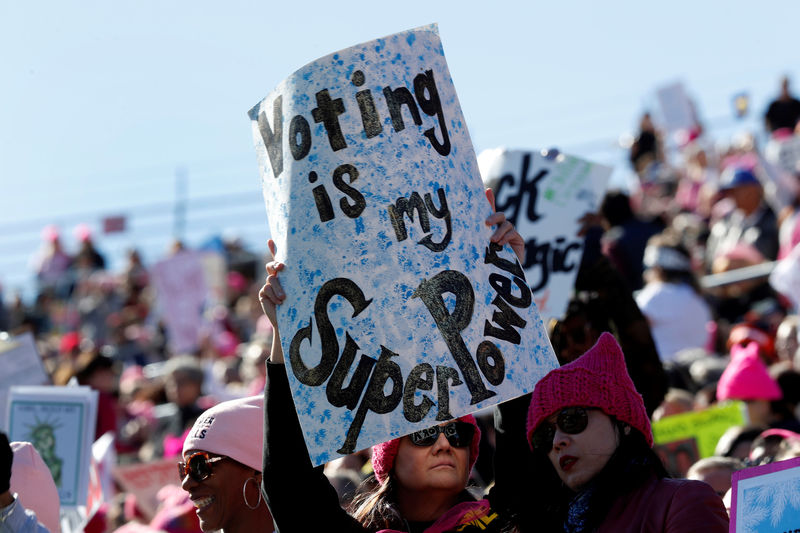 © Reuters. A woman holds up a sign during the Women's March rally in Las Vegas