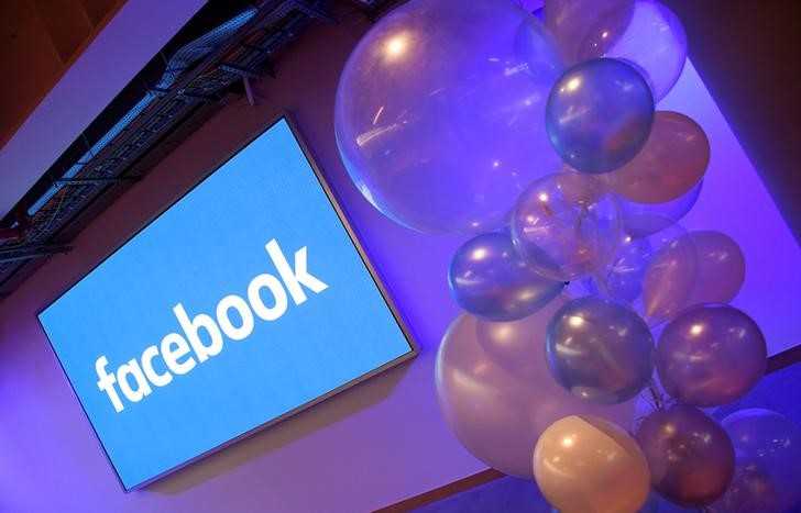 © Reuters. FILE PHOTO: Balloons are seen in front of a logo at Facebook's headquarters in London