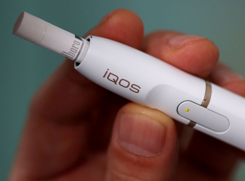 © Reuters. FILE PHOTO: A man uses a Philip Morris iQOS e-cigarette in Tokyo