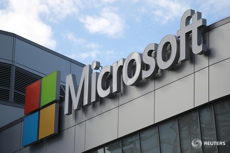 © Reuters. Логотип Microsoft в Лос-Анджелесе