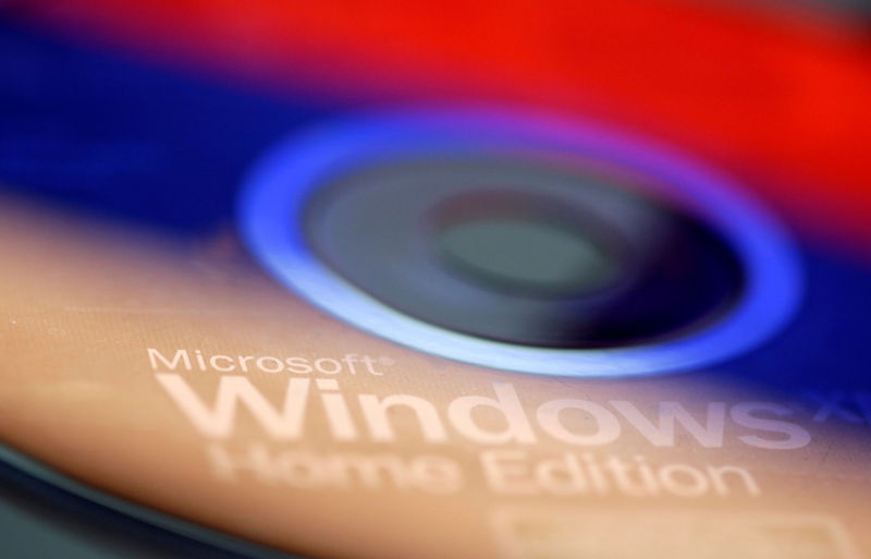 © Reuters. Russian flag are reflected on the Microsoft Windows Installation CD in this illustration