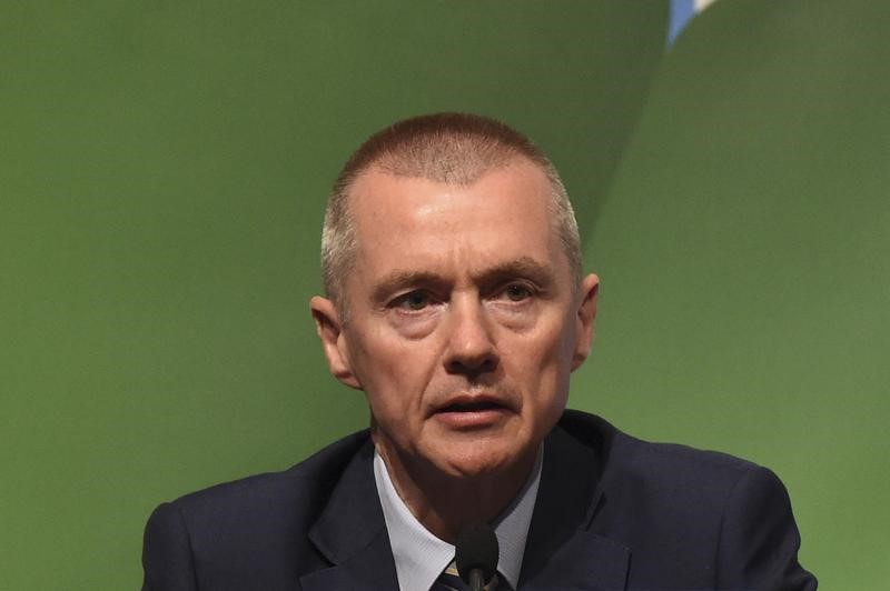 © Reuters. Willie Walsh, CEO of International Airlines Group speaks during the closing press briefing at the 2016 International Air Transport Association (IATA) Annual General Meeting (AGM) and World Air Transport Summit in Dublin