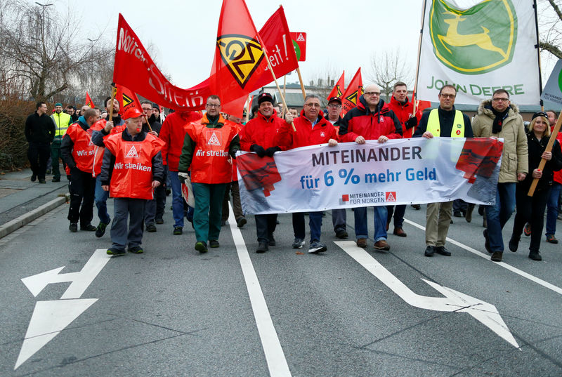 © Reuters. German metal workers union IG Metall protest in Mannheim