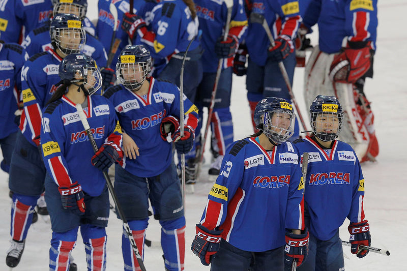 © Reuters. South Korean women's ice hockey player Marissa Brandt skates with her teammates after a game at Quinnipiac University in Hamden