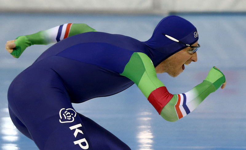 © Reuters. FILE PHOTO: The Netherlands' Blokhuijsen competes during the men's 5000m ISU European Speed Skating Championships in Minsk