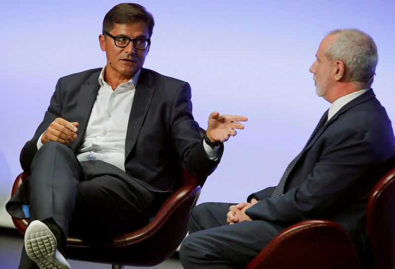 © Reuters. Mueller of MME Legal gestures during a panel discussion with Palley of Anderson Kill, LLP at the Blockchain Summit - Crypto Valley in Zug