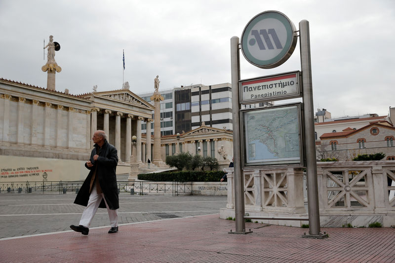© Reuters. A man walks outside a closed metro station, during a 24-hour strike in Athens