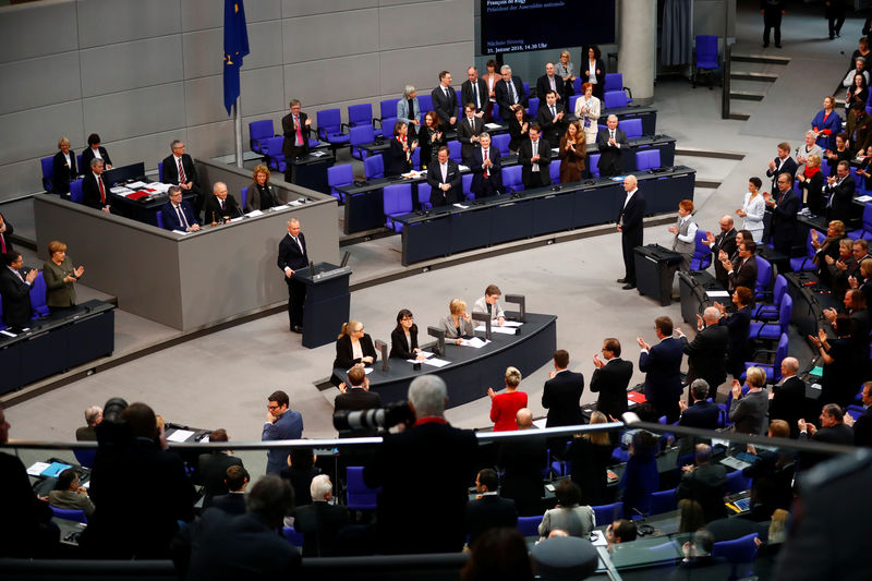 © Reuters. ASSEMBLÉE ET BUNDESTAG POUR UN NOUVEAU TRAITÉ DE L'ELYSÉE