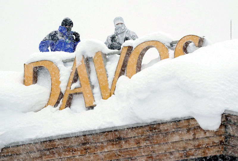 © Reuters. Snipers hold their position on the roof of a hotel during the WEF annual meeting in Davos
