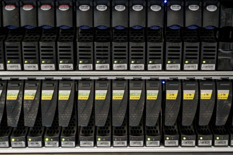 © Reuters. FILE PHOTO -  Hard disks are pictured inside a server room at a company in Bangkok