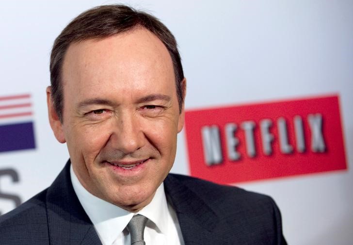© Reuters. FILE PHOTO - Actor Kevin Spacey arrives at the premiere of Netflix's television series "House of Cards" at Alice Tully Hall in the Lincoln Center in New York City.
