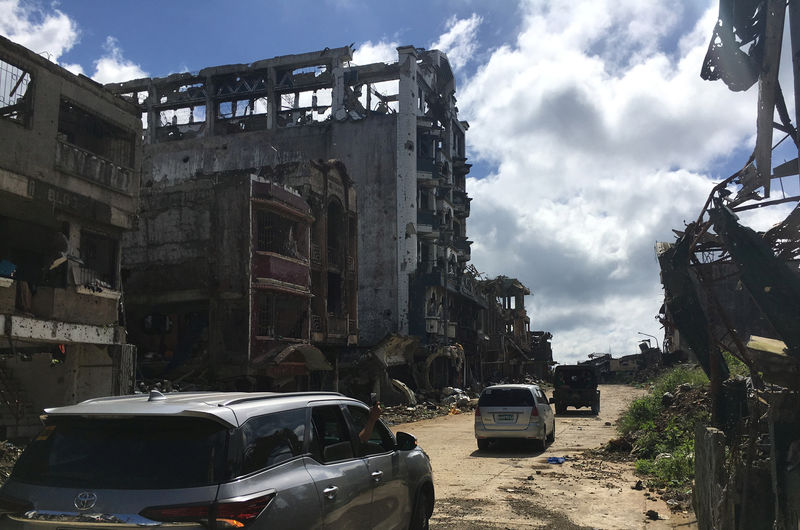 © Reuters. View of Landbank building looted during Marawi siege