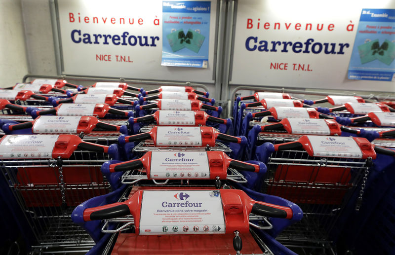 © Reuters. The logo of Carrefour is seen on shopping trolleys at the Carrefour Nice TNL in Nice