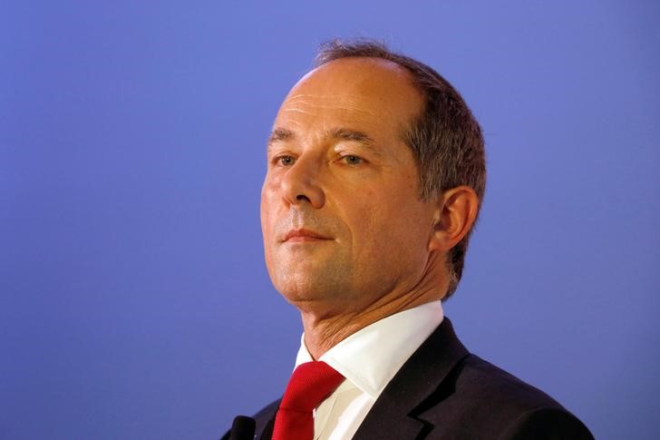 © Reuters. FILE PHOTO: Frederic Oudea, CEO of French bank Societe Generale attends a news conference in Fontenay-sous-Bois near Paris
