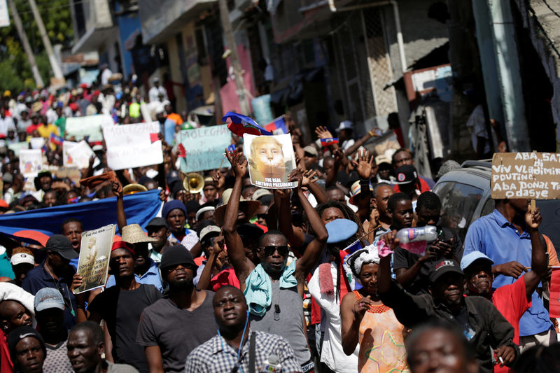 © Reuters. Manifestantes haitiano protestem em Porto Príncipe contra presidente dos EUA, Donald Trump