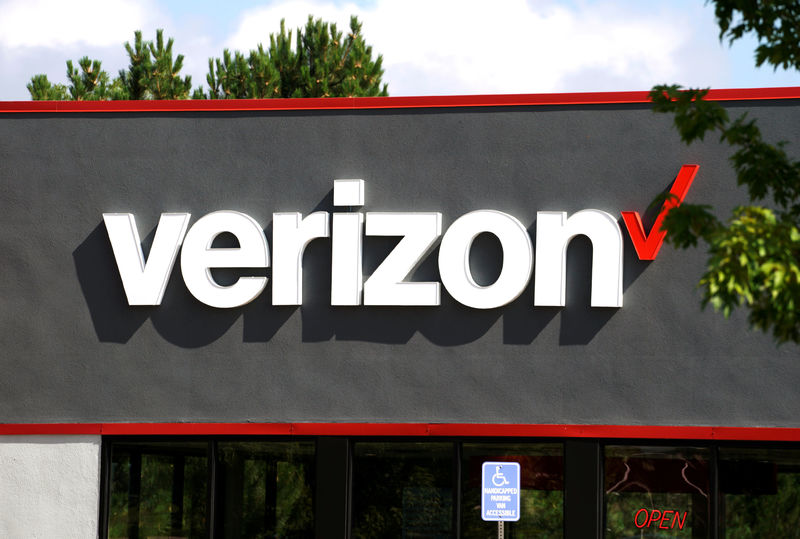 © Reuters. FILE PHOTO: The Verizon store in Superior