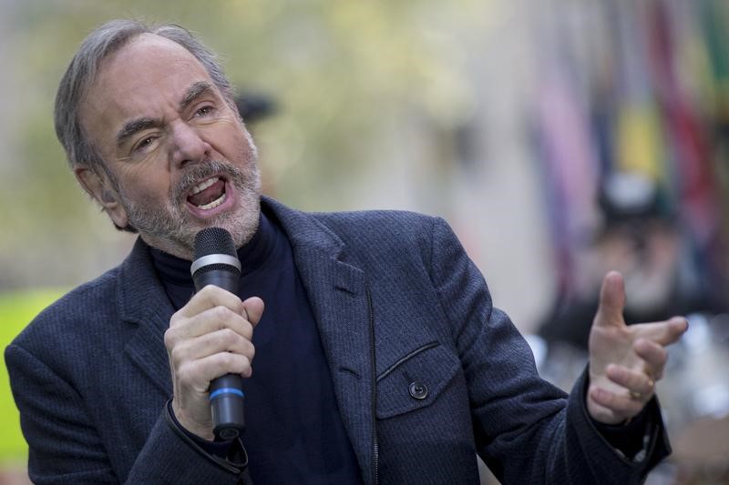 © Reuters. Cantor Neil Diamond durante apresentação em Nova York