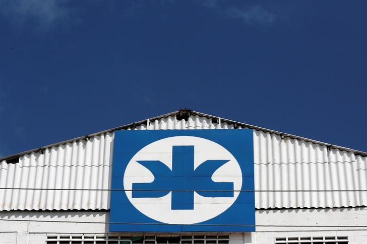 © Reuters. FILE PHOTO: The logo of Kimberly-Clark is seen in Maracay