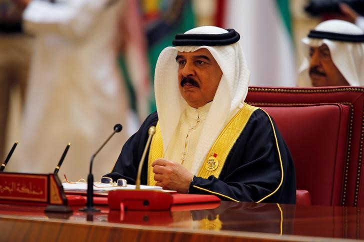 © Reuters. البحرين تعلق تنفيذ إجراءات تقشف جديدة ريثما تفرغ من دراسة نظام للدعم