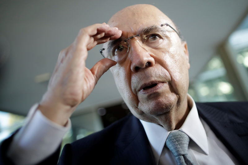 © Reuters. Ministro da Fazenda, Henrique Meirelles, deixa Ministério em Brasília, Distrito Federal