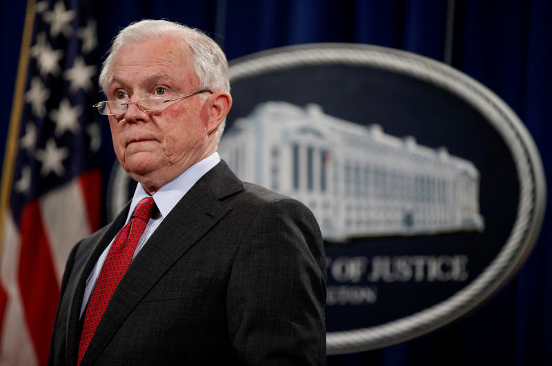 © Reuters. FILE PHOTO: U.S. Attorney General Jeff Sessions holds a news conference to discuss "efforts to reduce violent crime" at the Department of Justice in Washington
