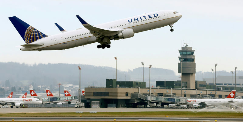 © Reuters. FILE PHOTO: United Airlines Boeing 767-322 (ER) aircraft takes off from Zurich Airport