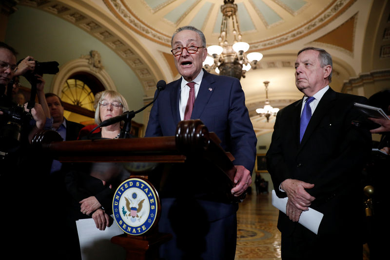 © Reuters. Senate Minority Leader Chuck Schumer, accompanied by Sen. Dick Durbin (D-IL) and Sen. Patty Murray (D-WA), speaks with reporters following the party luncheons on Capitol Hill in Washington