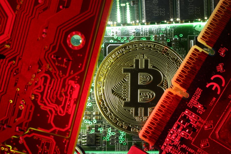 © Reuters. A copy of bitcoin standing on PC motherboard is seen in this illustration picture