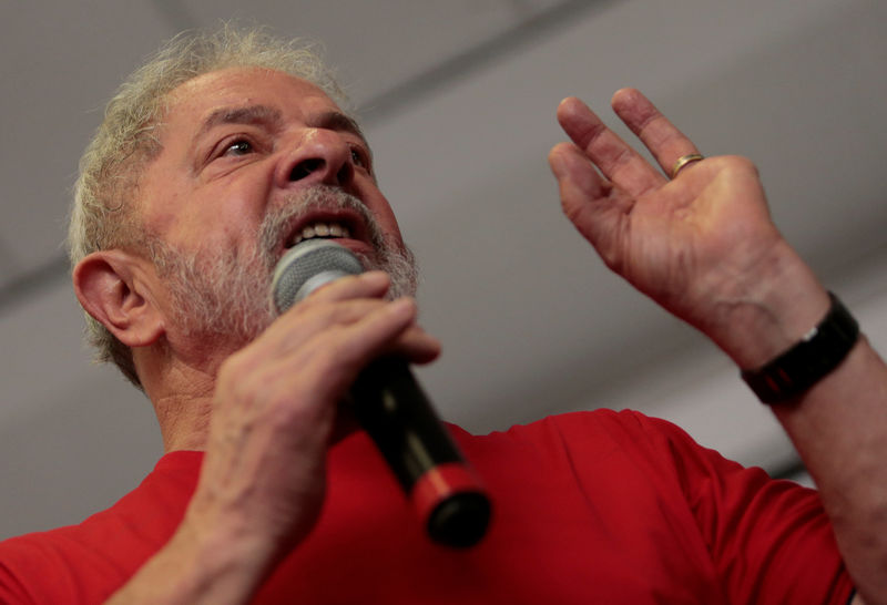 © Reuters. Ex-presidente Luiz Inácio Lula da Silva durante discurso na sede do Sindicato dos Metalúrgicos do ABC, em São Bernardo do Campo