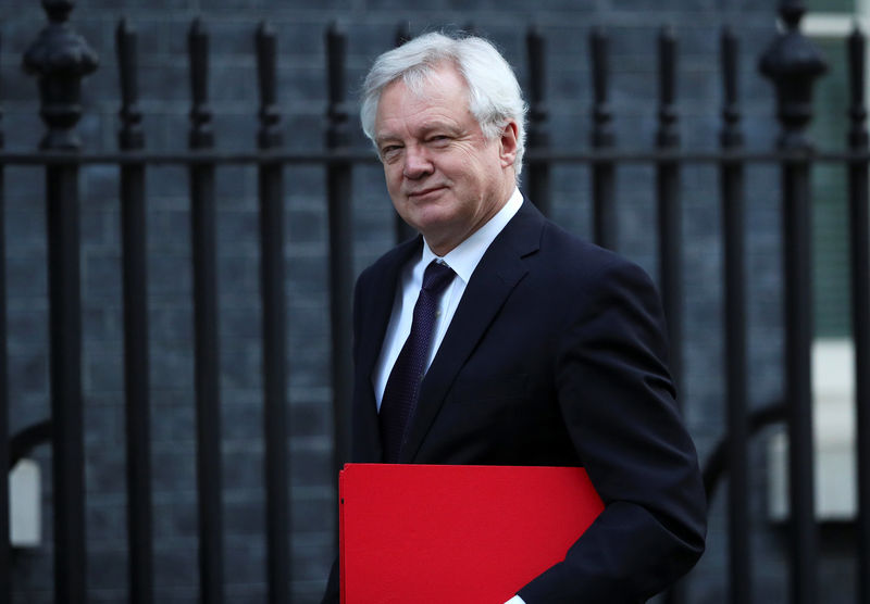 © Reuters. Britain's Secretary of State for Exiting the European Union David Davis arrives in Downing Street in London