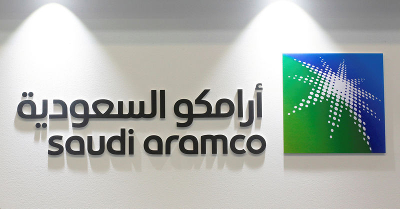 © Reuters. FILE PHOTO: Logo of Saudi Aramco is seen at the 20th Middle East Oil & Gas Show and Conference in Manama