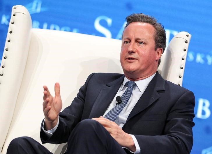 © Reuters. Former British Prime Minister Cameron speaks during the SALT conference in Las Vegas