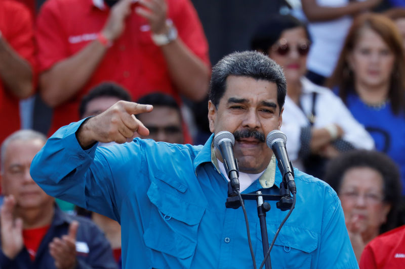 © Reuters. Comienza la batalla electoral en Venezuela con presidente Maduro como favorito