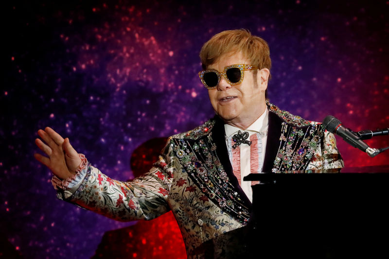 © Reuters. Elton John se apresenta em Nova York antes de anunciar despedida de turnês