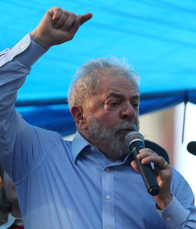 © Reuters. Ex-presidente Luiz Inácio Lula da Silva discursa em Porto Alegre