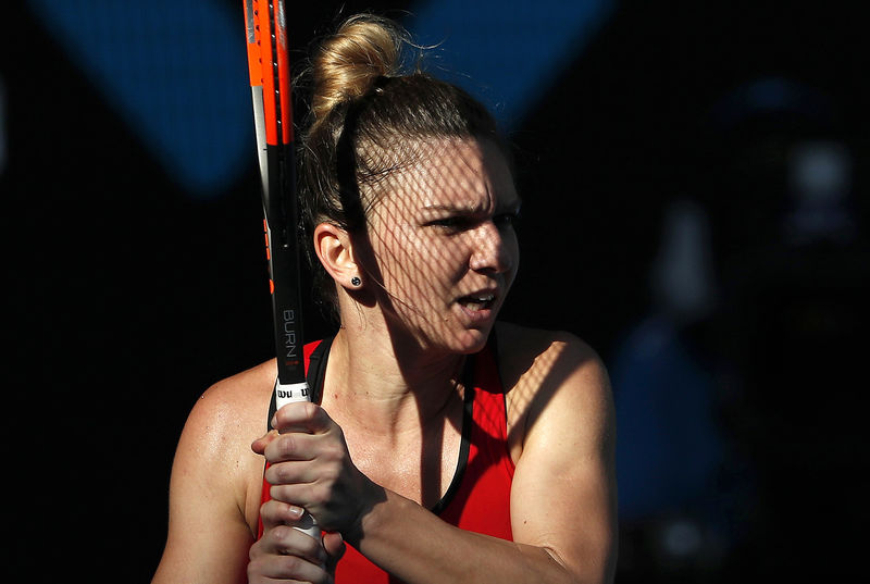 © Reuters. Halep y Wozniacki disputarán la final del Abierto de Australia en busca de su primer Grand Slam