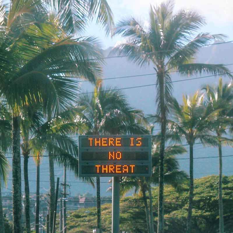 © Reuters. An electronic sign reads "There is no threat" in Oahu, Hawaii, U.S.