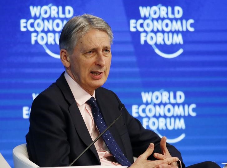 © Reuters. Hammond Britain's Chancellor of the Exchequer attends the WEF annual meeting in Davos