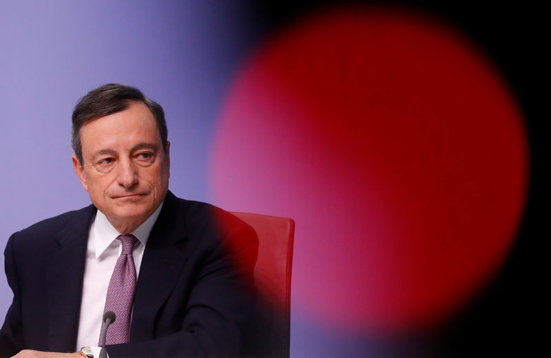 © Reuters. Il presidente della Bce, Mario Draghi, a Francoforte