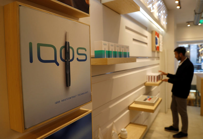 © Reuters. IQOS e-cigarette and products are seen on sale at an outlet in London