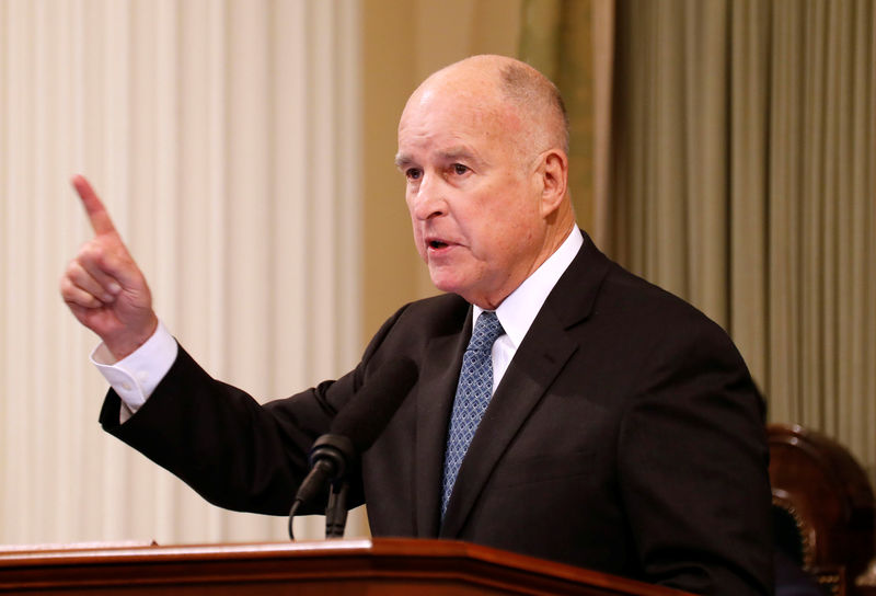 © Reuters. California Governor Jerry Brown delivers his final state of the state address in Sacramento,