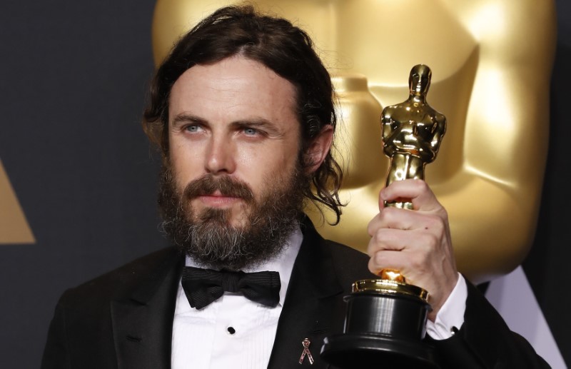 © Reuters. Casey Affleck recebe Oscar em 2017