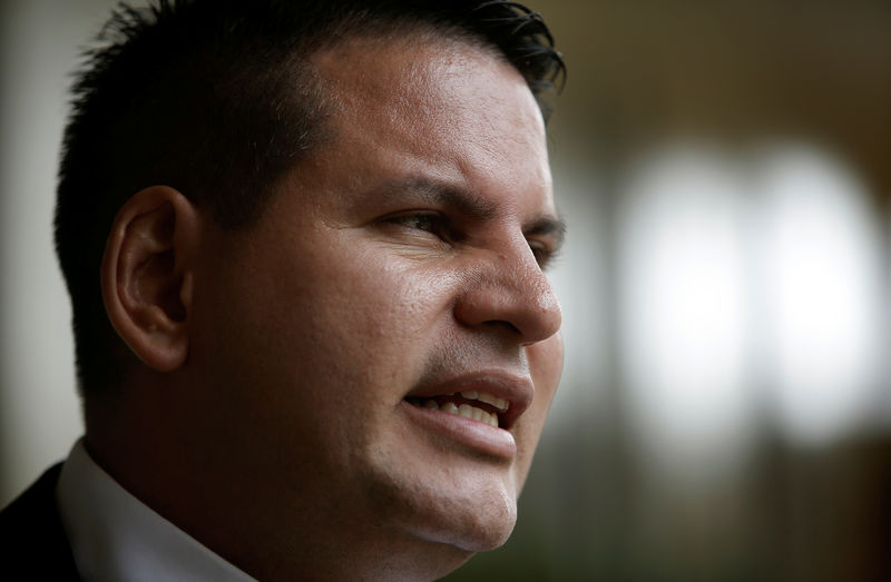 © Reuters. Fabricio Alvarado, presidential candidate from the National Restoration party, speaks to the media in San Jose, Costa Rica